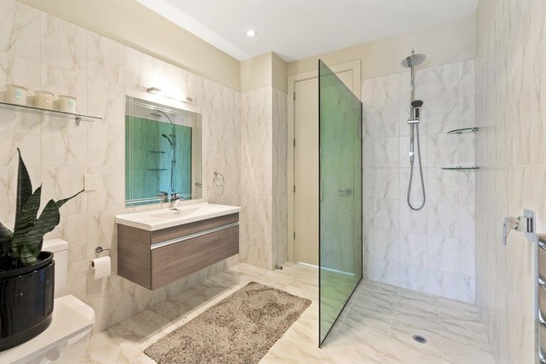 Photo of property in 15 Tarahunga Road, Levin, 5571