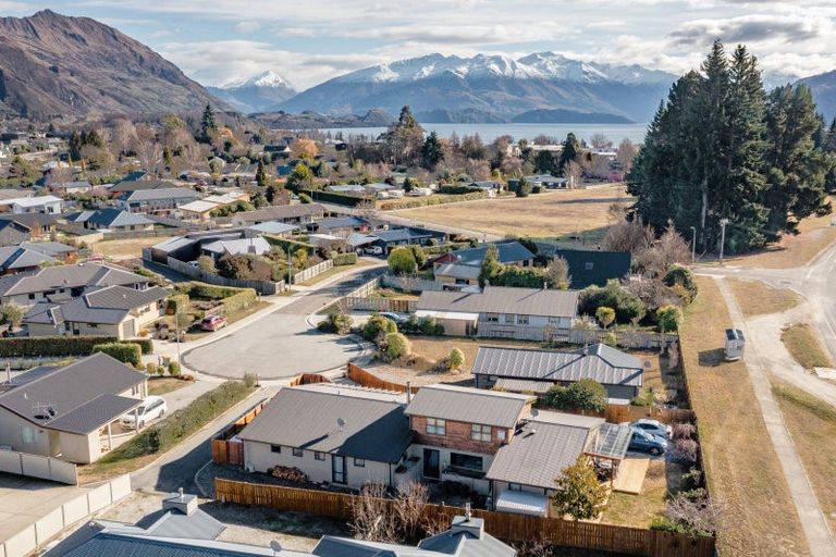 Photo of property in 5 Alpha Close, Wanaka, 9305