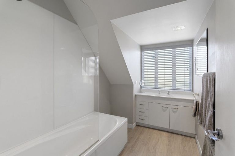 Photo of property in 1 Kelson Lane, Ilam, Christchurch, 8041