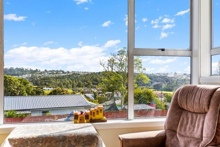 Photo of property in 14 Pine Avenue, Henderson, Auckland, 0612