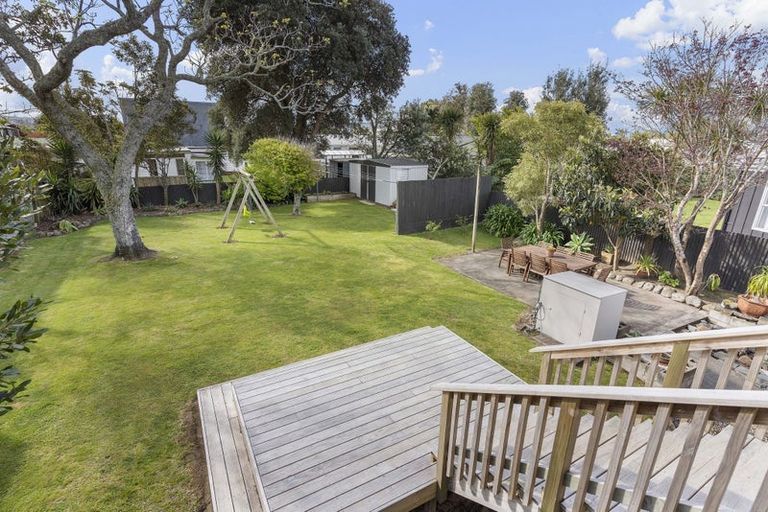 Photo of property in 207 Weka Street, Whangamata, 3620