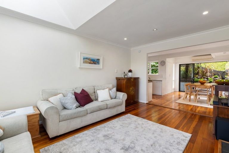 Photo of property in 7 Houghton Bay Road, Houghton Bay, Wellington, 6023