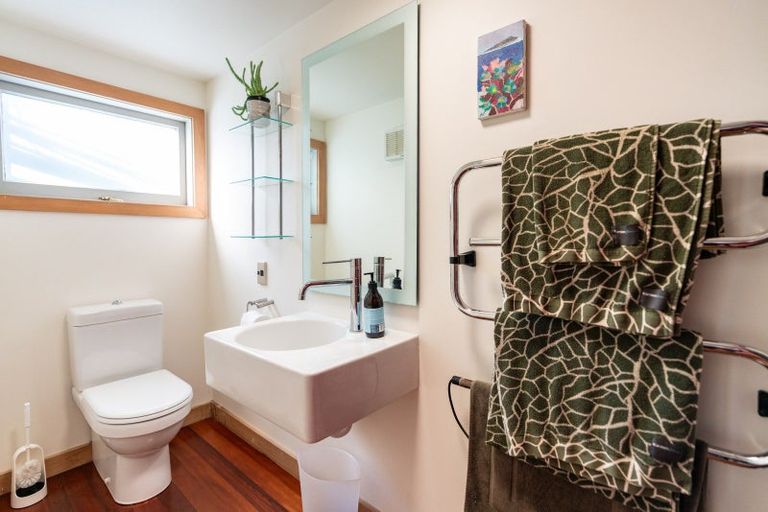 Photo of property in 77 Palliser Road, Roseneath, Wellington, 6011