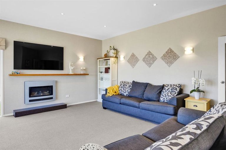 Photo of property in 10 Sampson Avenue, Waiwhakaiho, New Plymouth, 4312