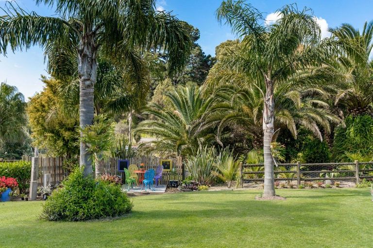 Photo of property in 14 Titoki Lane, Whangamata, 3691