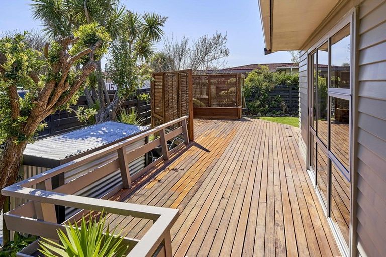 Photo of property in 119 Kahu Road, Paremata, Porirua, 5024