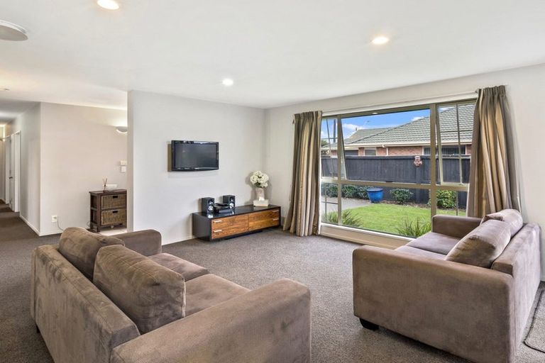 Photo of property in 433 Mairehau Road, Parklands, Christchurch, 8083