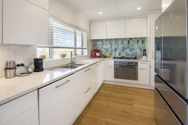 Photo of property in 2/41 Merani Street, Narrow Neck, Auckland, 0622