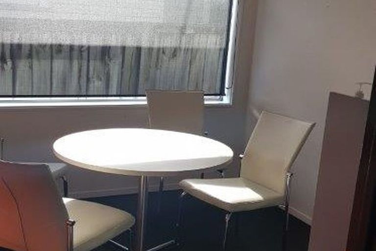 Photo of property in 1/108 Lincoln Road, Henderson, Auckland, 0610