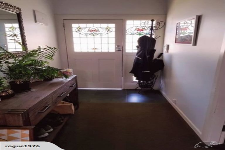 Photo of property in 28 Malvern Road, Morningside, Auckland, 1022