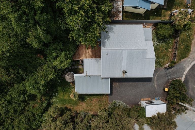 Photo of property in 14 Moana Street, Kaka Point, 9271