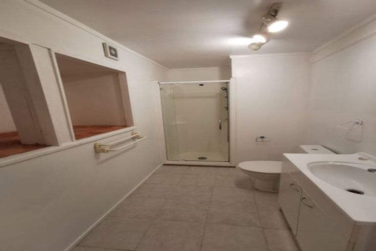 Photo of property in 35 Bayview Road, Browns Bay, Auckland, 0630