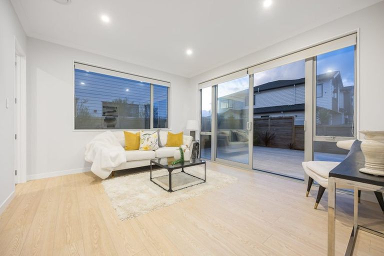 Photo of property in 8 Kina Place, Long Bay, Auckland, 0630