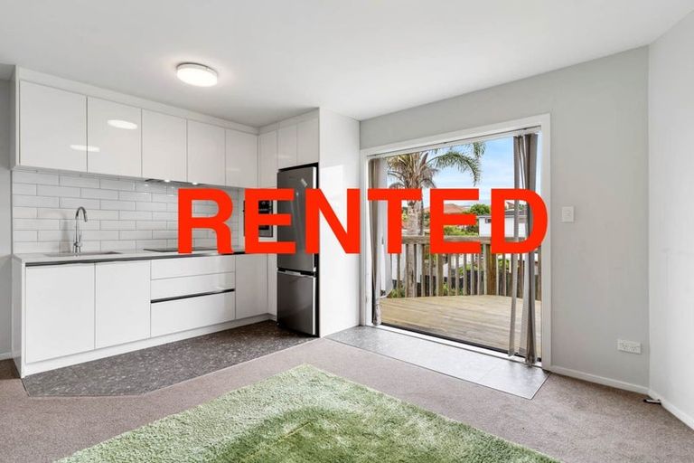 Photo of property in 74 Sunset Road, Unsworth Heights, Auckland, 0632