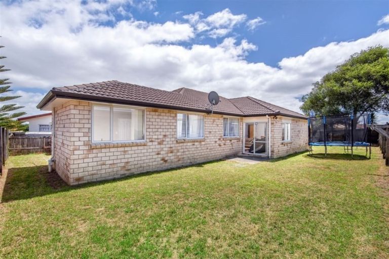 Photo of property in 75 Heathdale Crescent, Papakura, 2110