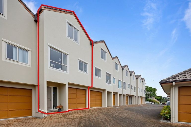 Photo of property in 3/57 Gladstone Road, Northcote, Auckland, 0627