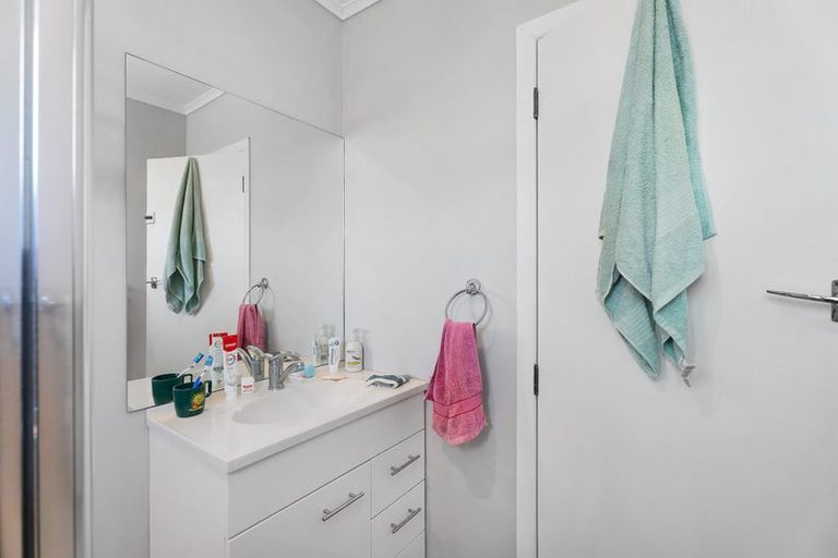 Photo of property in 16 Grebe Street, Manurewa, Auckland, 2102