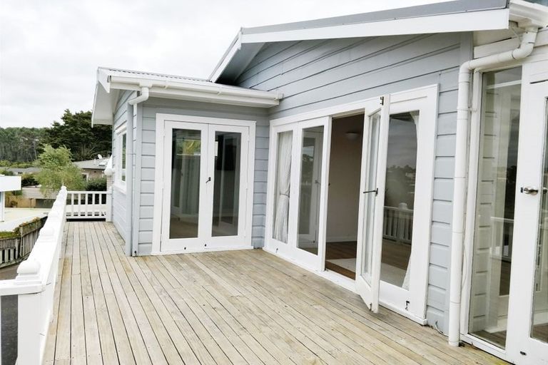 Photo of property in 1/41 Channel Road, Campbells Bay, Auckland, 0630