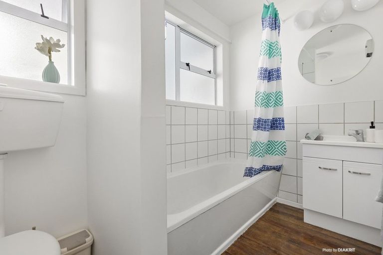 Photo of property in 1/165 Severn Street, Island Bay, Wellington, 6023