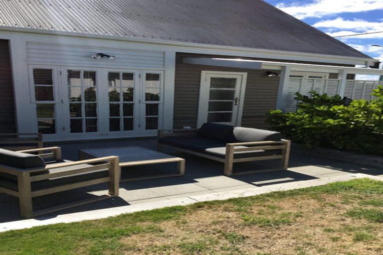 Photo of property in 122 Rongotai Road, Kilbirnie, Wellington, 6022