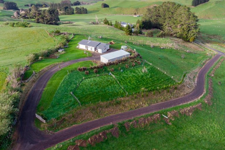 Photo of property in 400 Te Kakapo Valley Road, Dannevirke, 4978