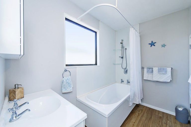 Photo of property in 26 Rotten Row, Waikuku Beach, 7473