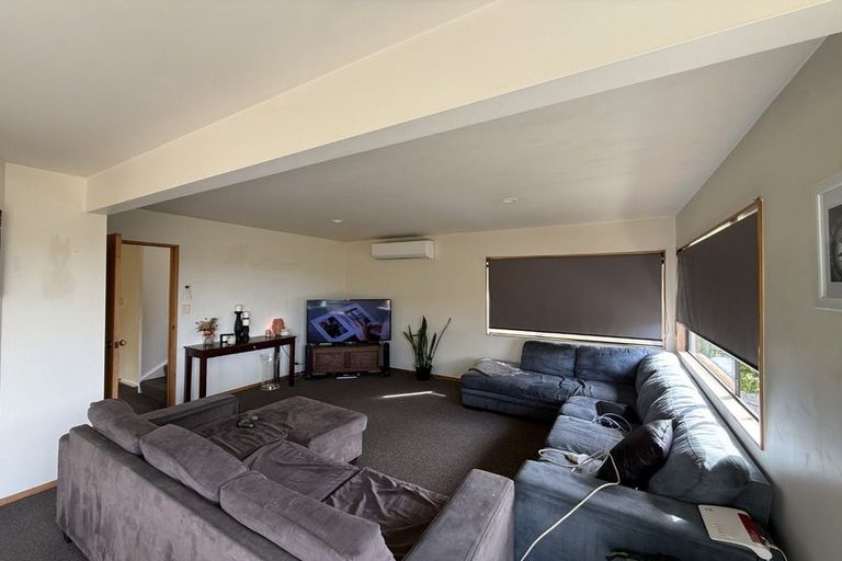 Photo of property in 1/194 Whangaparaoa Road, Red Beach, 0932