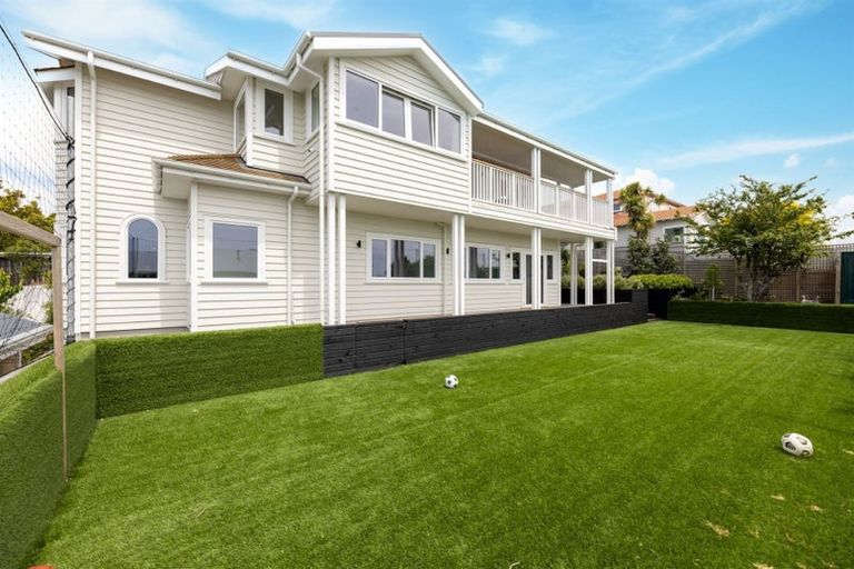 Photo of property in 156 Hackthorne Road, Cashmere, Christchurch, 8022