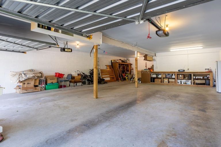 Photo of property in 10 Rosebank Grove, Waikanae, 5036