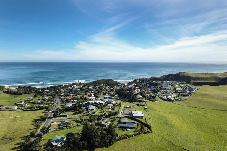 Photo of property in 36 Ripiro Drive, Baylys Beach, Dargaville, 0377