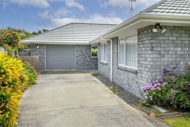 Photo of property in 35 Spackman Crescent, Paraparaumu, 5032