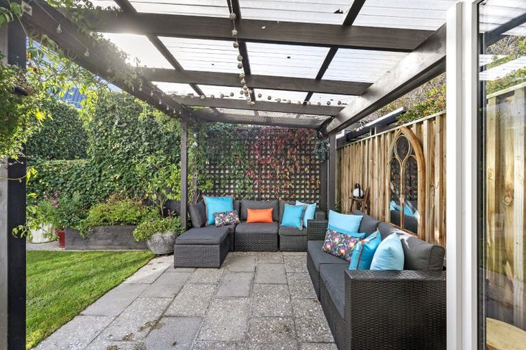 Photo of property in 9/354 Muritai Road, Eastbourne, Lower Hutt, 5013