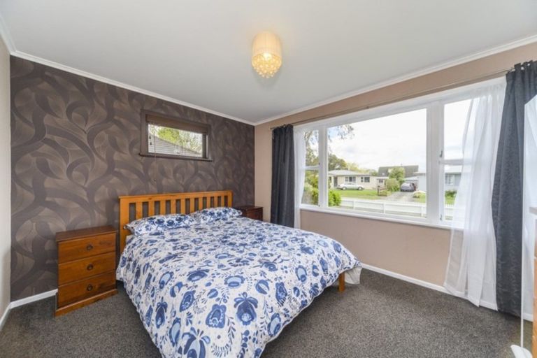 Photo of property in 16 Battersea Place, Roslyn, Palmerston North, 4414