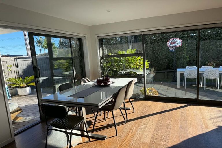 Photo of property in 79 Pupuke Road, Northcote, Auckland, 0627
