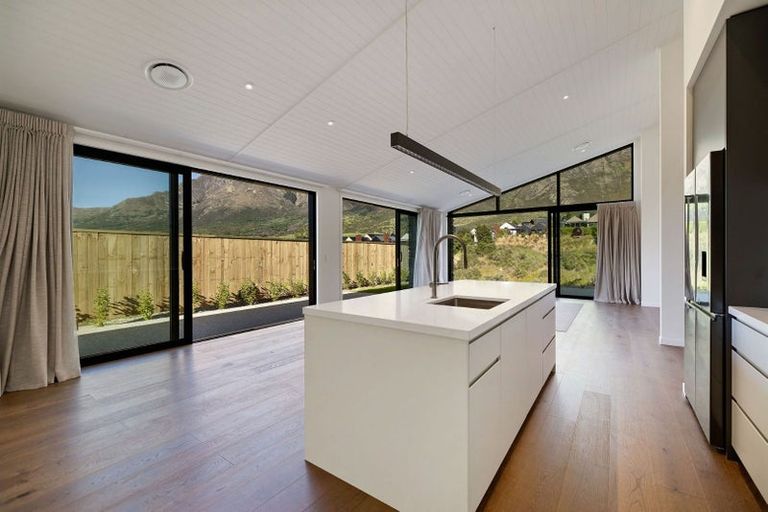 Photo of property in 39 Spur Ridge Rise, Jacks Point, 9371