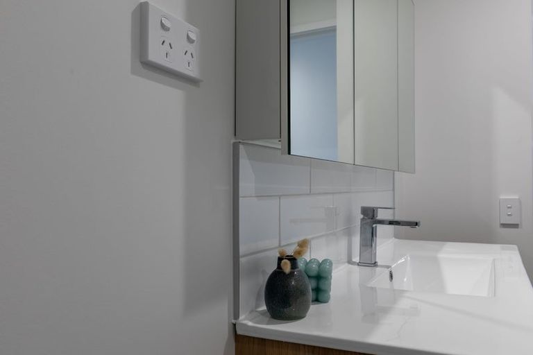 Photo of property in 4 Tuputupu Drive, Kumeu, 0810