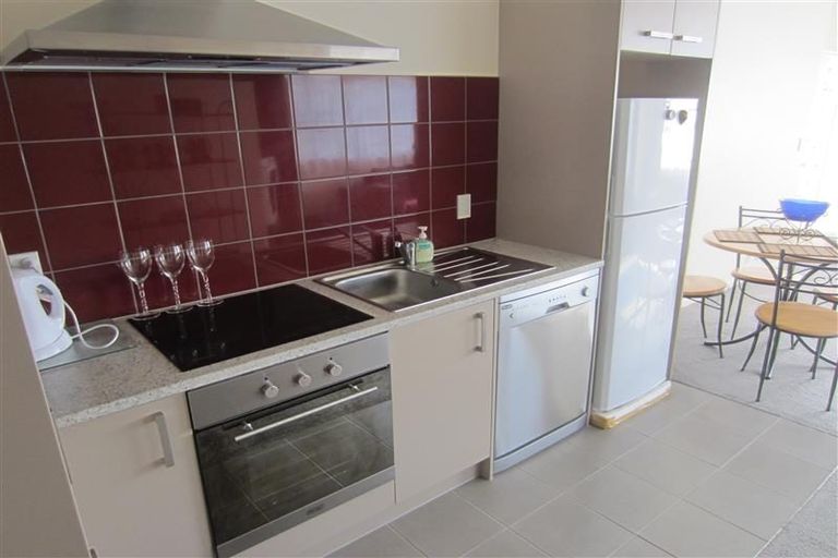 Photo of property in 5 Mexted Terrace, Tawa, Wellington, 5028