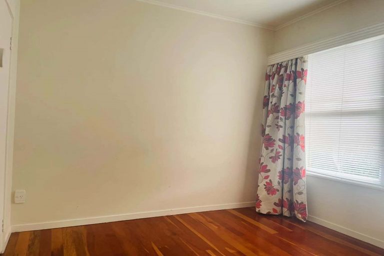 Photo of property in 2/43 Shakespeare Road, Milford, Auckland, 0620