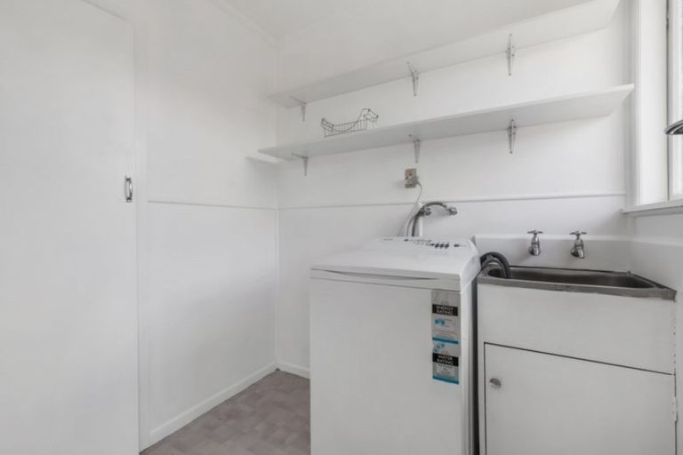 Photo of property in 108 Collins Road, Melville, Hamilton, 3206