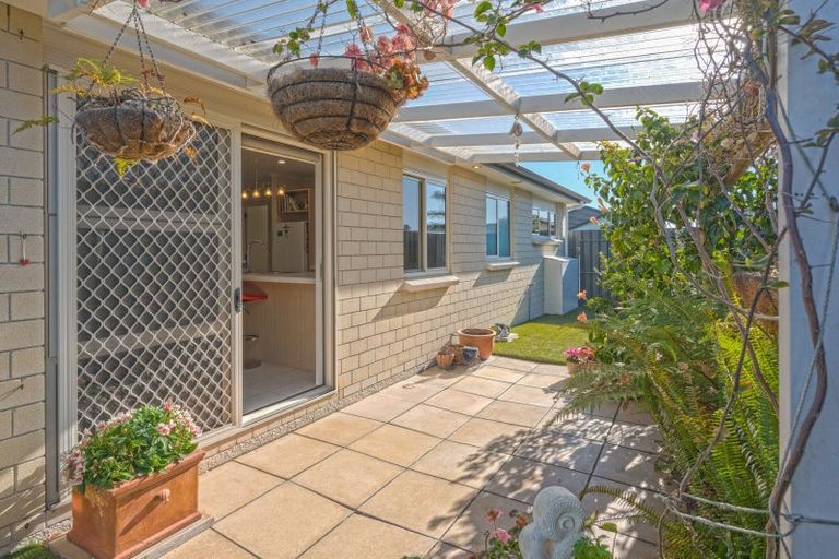 Photo of property in 66 Orotu Drive, Poraiti, Napier, 4112