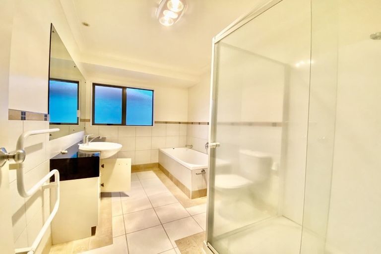 Photo of property in 6 Lissleton Drive, East Tamaki, Auckland, 2013