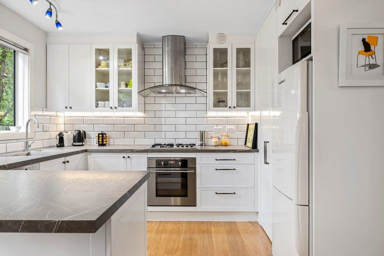 Photo of property in 16 Ngaio Street, Saint Martins, Christchurch, 8022