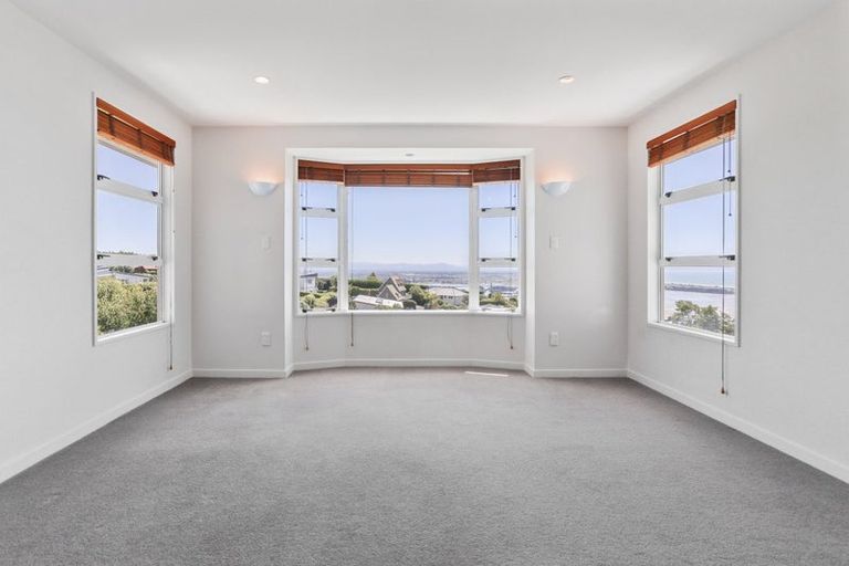 Photo of property in 2/5a Madeley Road, Mount Pleasant, Christchurch, 8081