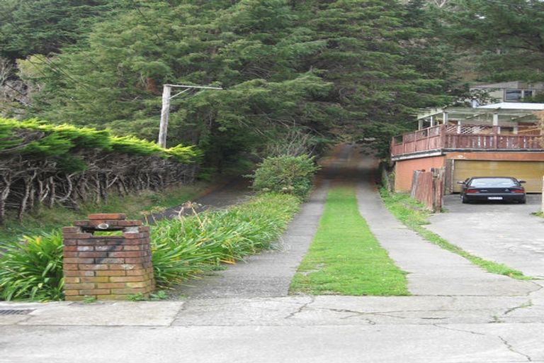 Property details for 7 Kereru Grove, Stokes Valley, Lower Hutt, 5019