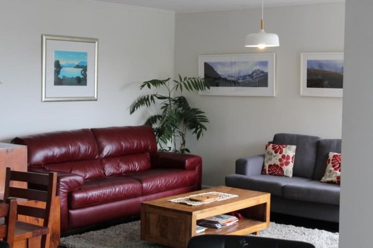 Photo of property in 18 Cave Road, Houghton Bay, Wellington, 6023