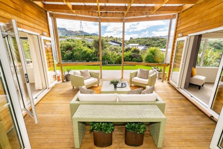 Photo of property in 16 James Nairn Grove, Riverstone Terraces, Upper Hutt, 5018