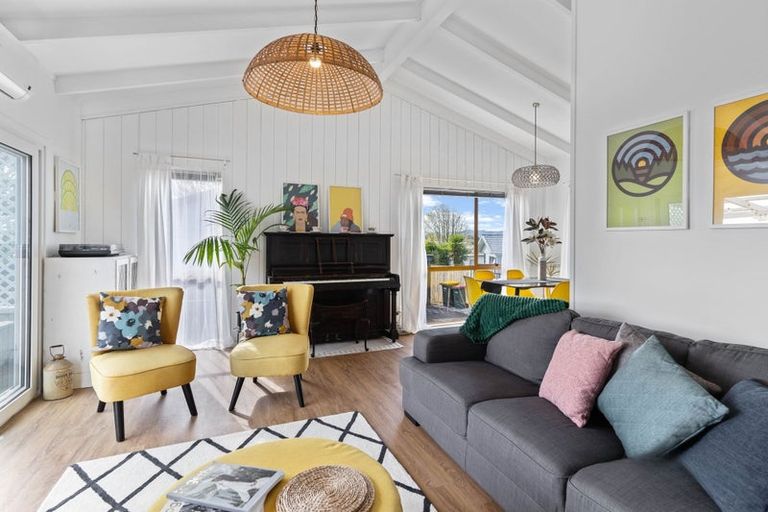 Photo of property in 1/72 Hyperion Drive, Randwick Park, Auckland, 2105