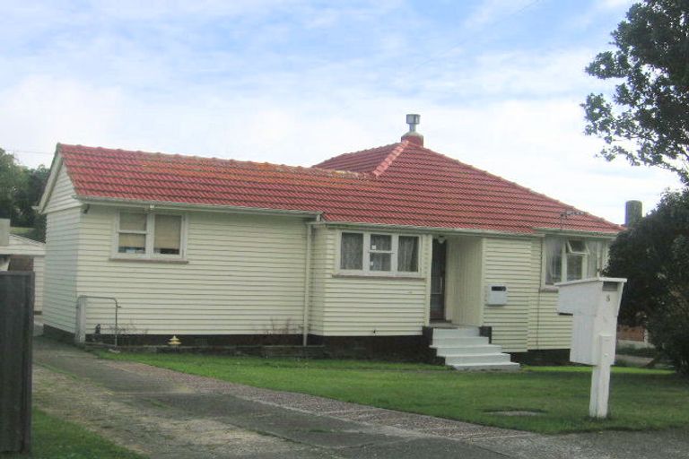Photo of property in 5 Maher Place, Ranui, Porirua, 5024