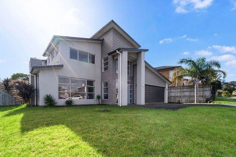 Photo of property in 1 Melmore Place, Pinehill, Auckland, 0632