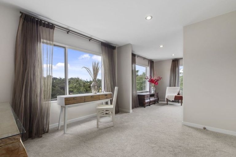 Photo of property in 64 Laurel Oak Drive, Schnapper Rock, Auckland, 0632